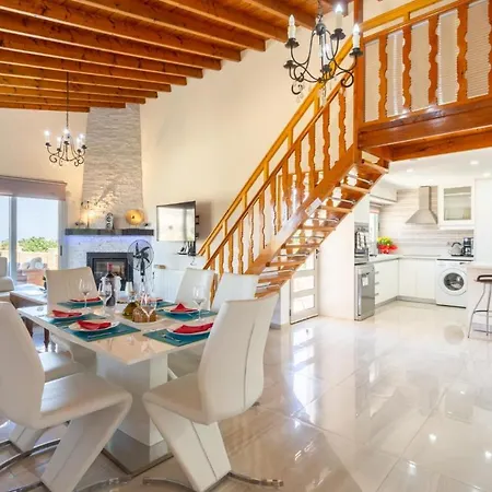 Vila Stone House *